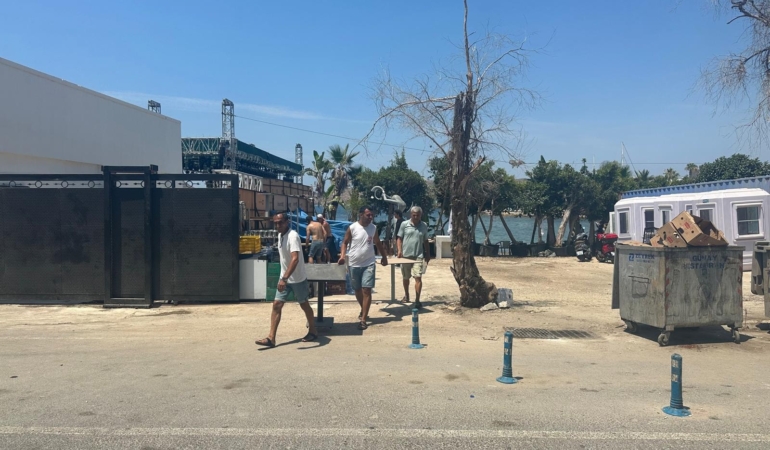 Bodrumda-isletme-ve-marina-arasindaki-alan-halk-plaji-oldu.jpeg