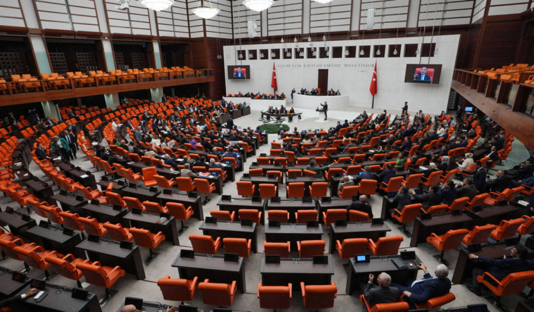 Meclis-TVde-AKP-oyunu-Kamera-acisini-daralttilar.jpg