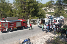 Mersinde-tarim-iscilerini-tasiyan-minibus-devrildi-7-yarali.jpg