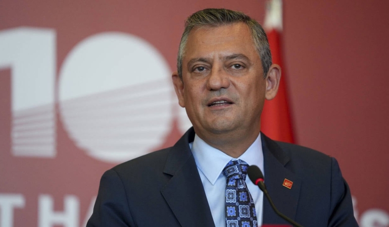 Ozgur-Ozelden-secim-mesaji-Gecim-olmazsa-secim-olur-baska-caresi.jpg