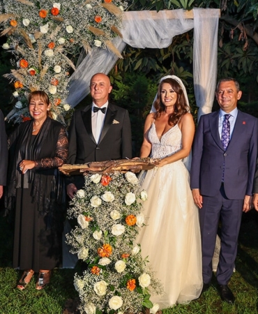 Serap-Belovacikli-ve-Umit-Ozlale-dunya-evine-girdi.jpg