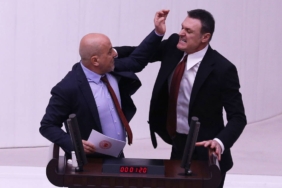 AKPde-‘insan-haklarindan-sorumlu-isimden-Alpay-Ozalana-destek-Geregini-yapti.jpg