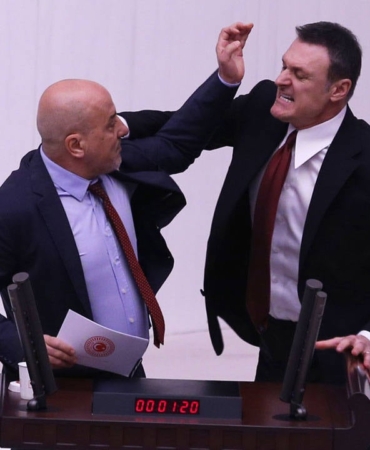 AKPde-‘insan-haklarindan-sorumlu-isimden-Alpay-Ozalana-destek-Geregini-yapti.jpg