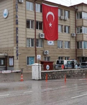 AKPli-baskan-MHPli-eski-baskani-sucladi-Yuzde-50si-naylon-fatura.jpg