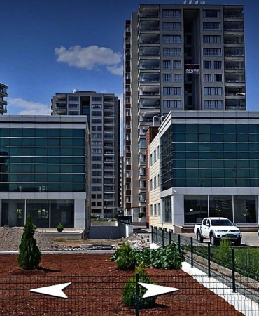 AKPli-eski-baskanin-plazalarina-tedbir-konuldu.jpg