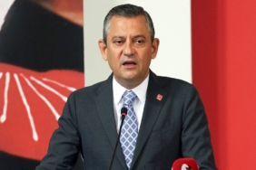 CANLI-Ozgur-Ozelden-iktidar-elestirisi-Cozum-uretmekte-eksik-kaldigi.jpg