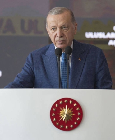 Erdogan-Elestirilecek-olan-halkin-parasini-Pariste-harcayan-musriflerdir.jpg