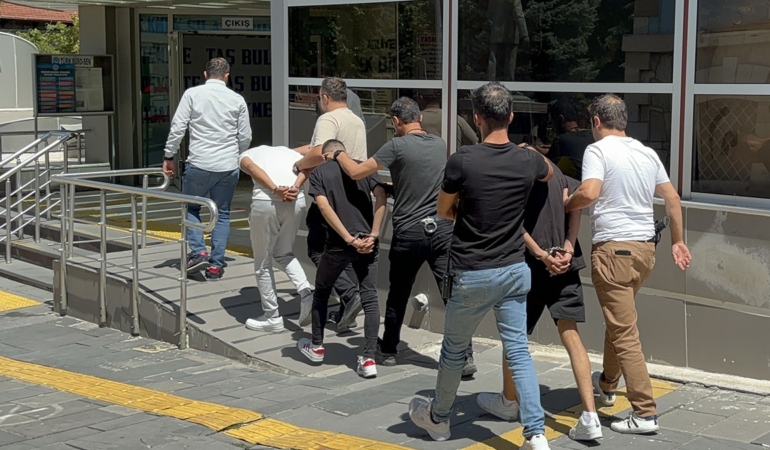 Sehir-sehir-dolasip-esnafin-hesaplarini-bosalttilar.jpg