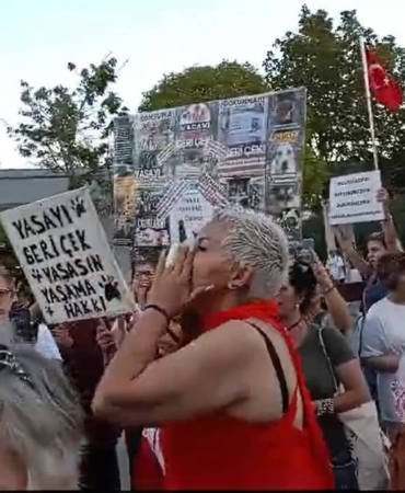 Yasam-savunuculari-katliam-yasasina-karsi-Istanbul-Bakirkoyde-yasam-zinciri-olusturdu.jpg