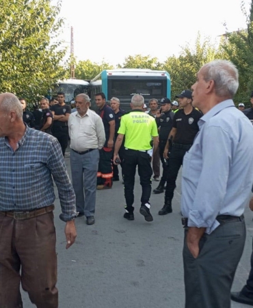 Malatyada-ogrenci-servisi-ile-belediye-otobusu-carpisti-Cok-sayida-yarali.jpg