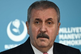 Mustafa-Destici-kredi-karti-limitine-vergi-getirilmesine-karsi-cikan-yurttaslari.jpg