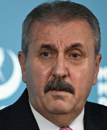 Mustafa-Destici-kredi-karti-limitine-vergi-getirilmesine-karsi-cikan-yurttaslari.jpg