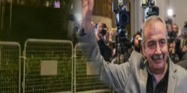 2 Sırrı Süreyya Önderl