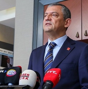 2Özgür Özel
