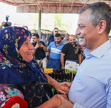 öZGÜR öZEL